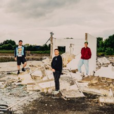 It It Anita + Adhoochuli + Tromblon